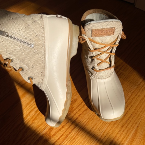 Sperry ‘Saltwater - Quilted’ Duck Boot Ivory/Oatmeal Canvas - size 6 - Picture 7 of 9